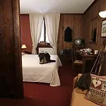 Отель Dei Camosci 3*